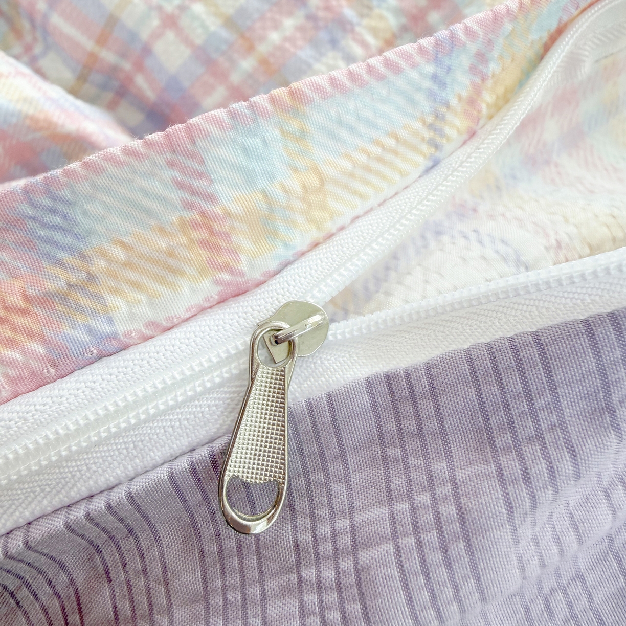 91家纺网 家纺一手货源 找家纺 悠米悠家 2026春夏新款高克重A类泡芙纱泡泡皱皱纱四件套 萌猫结伴-床单款