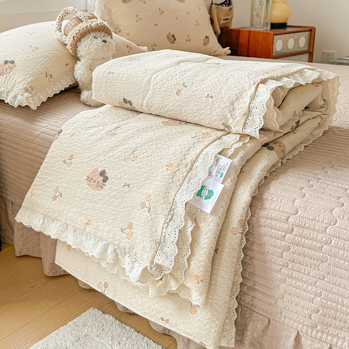 91家纺网 家纺一手货源 找家纺 （总）富米莱（原臻工厂） 2026新款全新花边款泡芙双层纱夏凉被床盖床裙四件套