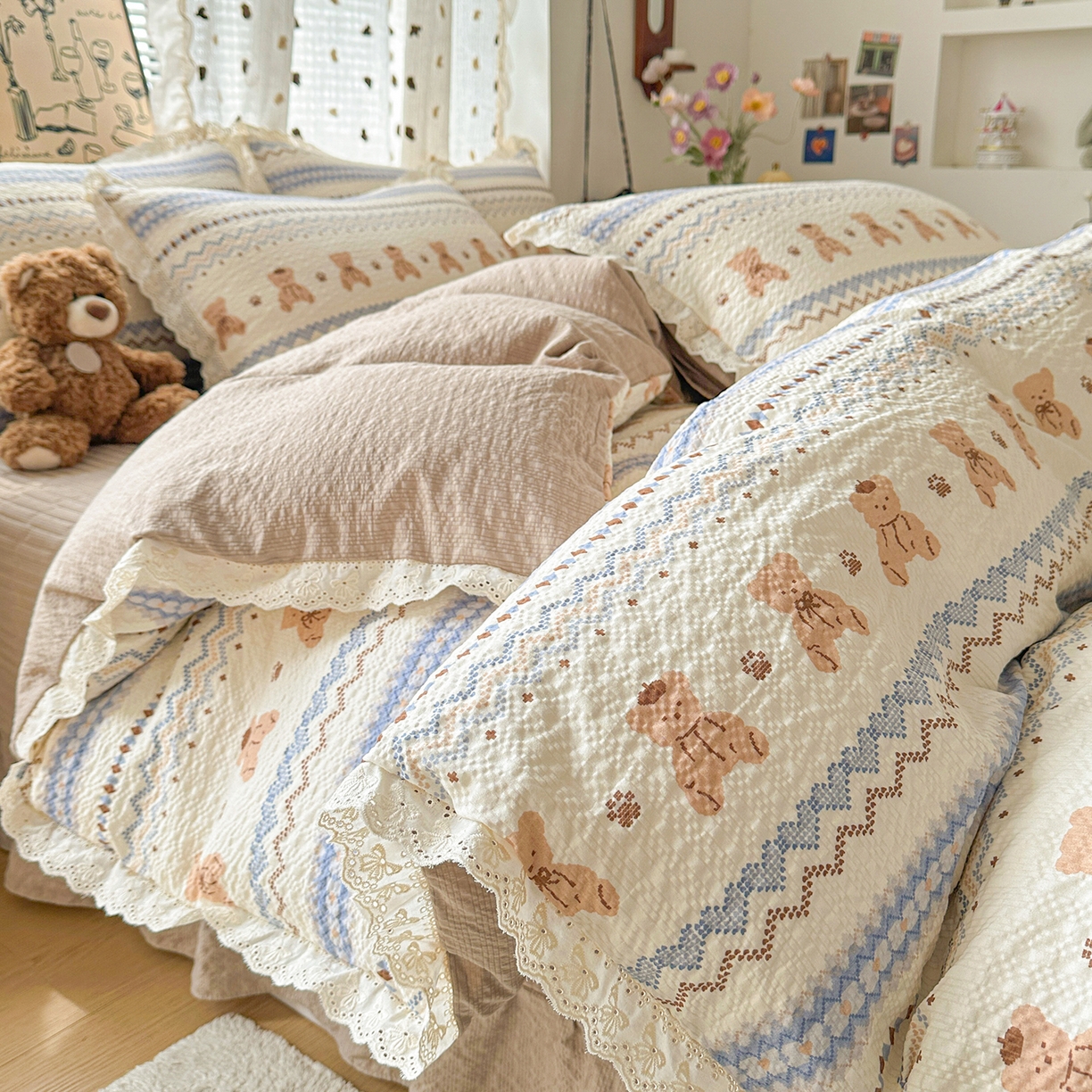 91家纺网 家纺一手货源 找家纺 富米莱（原臻工厂） 2026新款全新花边款泡芙双层纱夏凉被床盖床裙四件套 蕾丝花边-波西米亚小熊