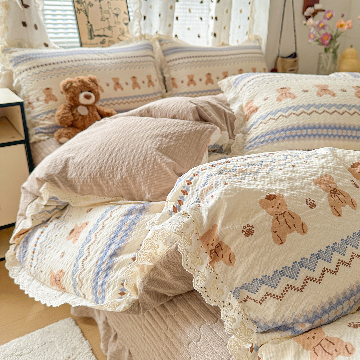 91家纺网 家纺一手货源 找家纺 富米莱（原臻工厂） 2026新款全新花边款泡芙双层纱夏凉被床盖床裙四件套 蕾丝花边-波西米亚小熊