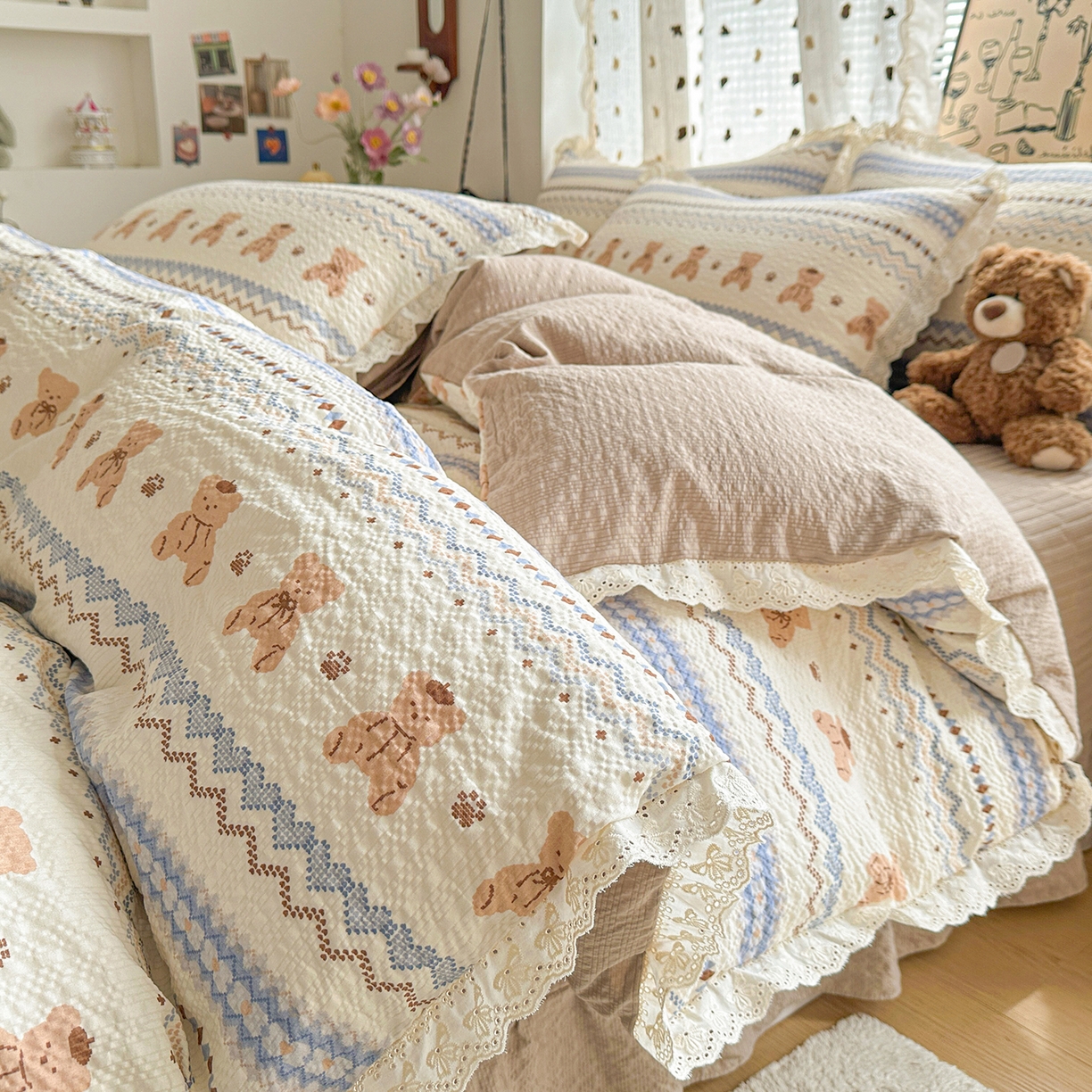 91家纺网 家纺一手货源 找家纺 富米莱（原臻工厂） 2026新款全新花边款泡芙双层纱夏凉被床盖床裙四件套 蕾丝花边-波西米亚小熊