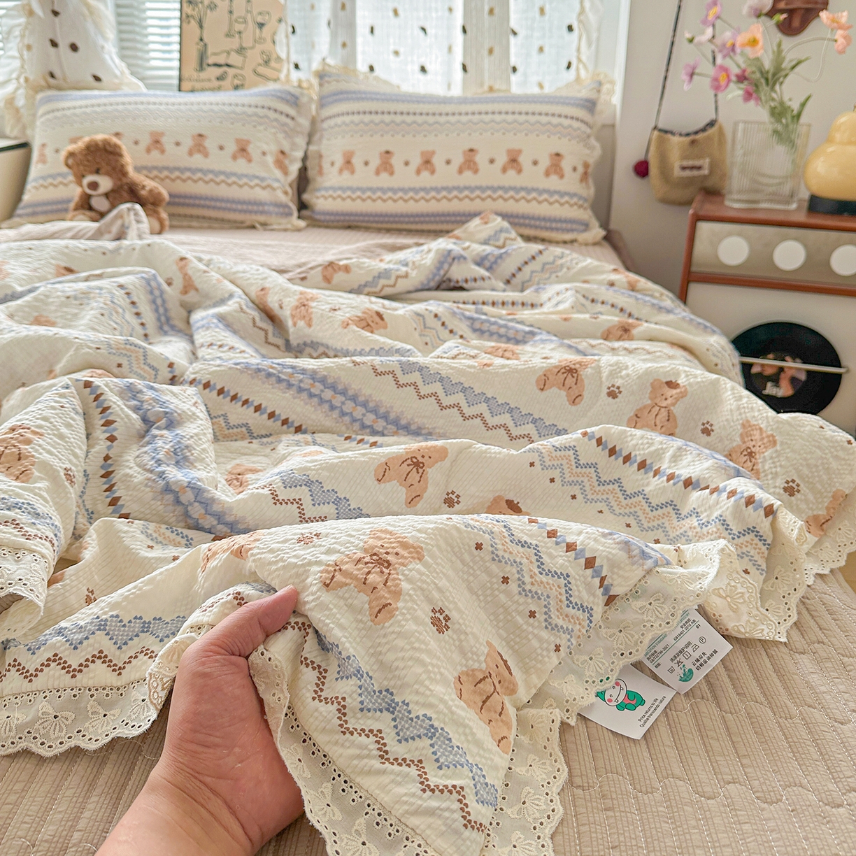 91家纺网 家纺一手货源 找家纺 富米莱（原臻工厂） 2026新款全新花边款泡芙双层纱夏凉被床盖床裙四件套 蕾丝花边-波西米亚小熊