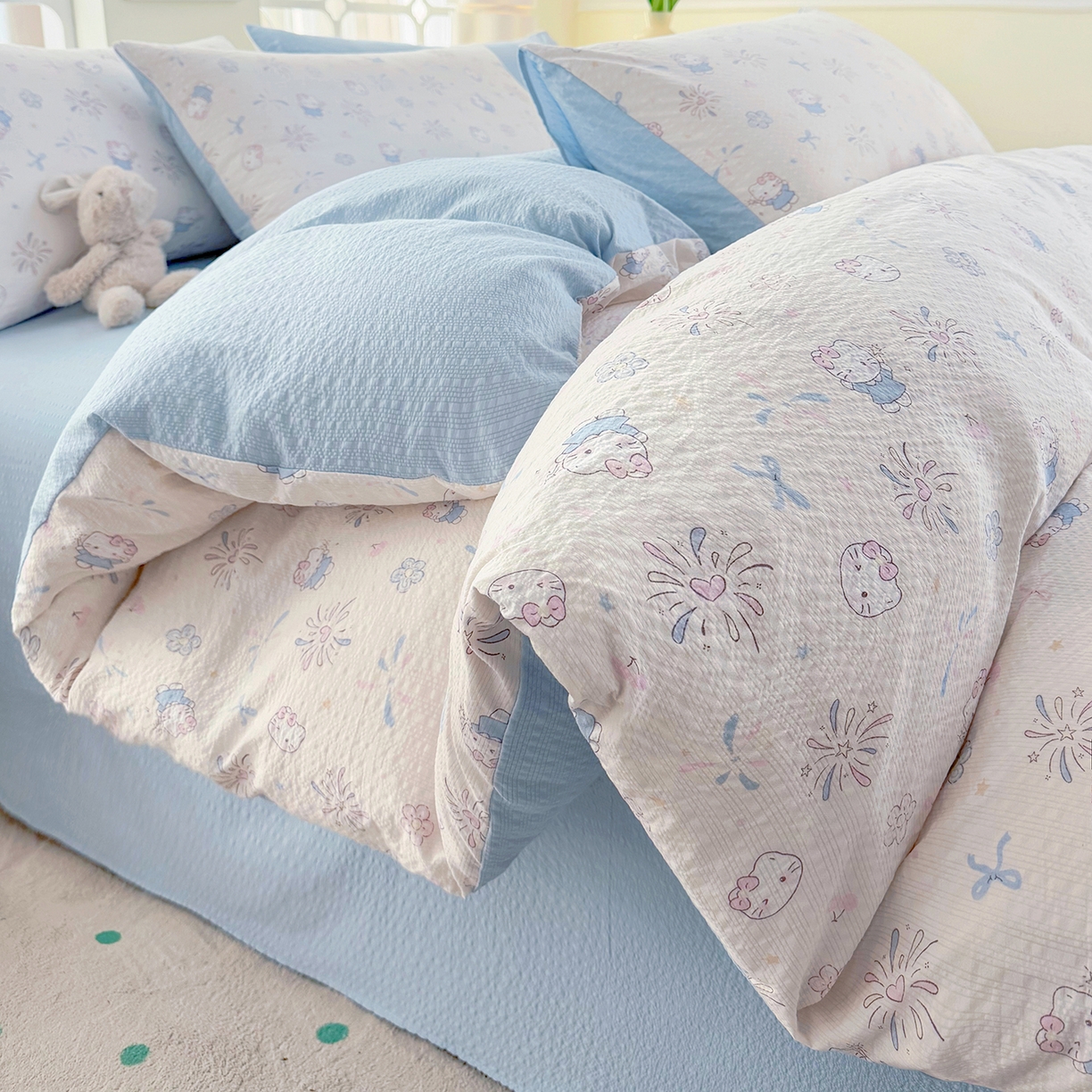 91家纺网 家纺一手货源 找家纺 悠米悠家 2026春夏新款高克重A类泡芙纱泡泡皱皱纱四件套 Kitty星光绽放-床单款