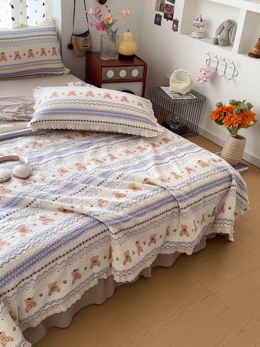 91家纺网 家纺一手货源 找家纺 富米莱（原臻工厂） 2026新款全新花边款泡芙双层纱夏凉被床盖床裙四件套 蕾丝花边-波西米亚小熊