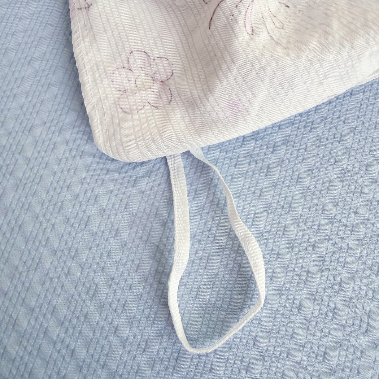 91家纺网 家纺一手货源 找家纺 悠米悠家 2026春夏新款高克重A类泡芙纱泡泡皱皱纱四件套 Kitty星光绽放-床单款