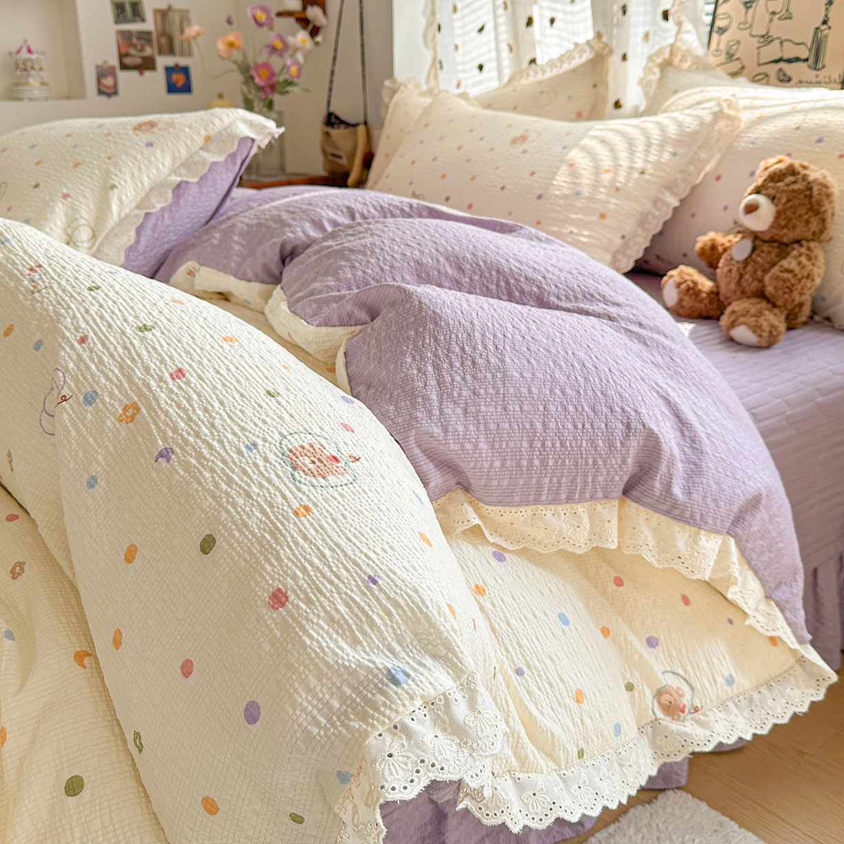 91家纺网 家纺一手货源 找家纺 富米莱（原臻工厂） 2026新款全新花边款泡芙双层纱夏凉被床盖床裙四件套 蕾丝花边-彩点小熊