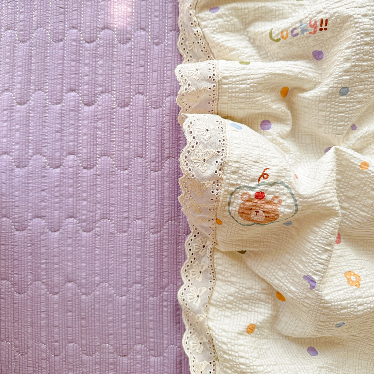 91家纺网 家纺一手货源 找家纺 富米莱（原臻工厂） 2026新款全新花边款泡芙双层纱夏凉被床盖床裙四件套 蕾丝花边-彩点小熊