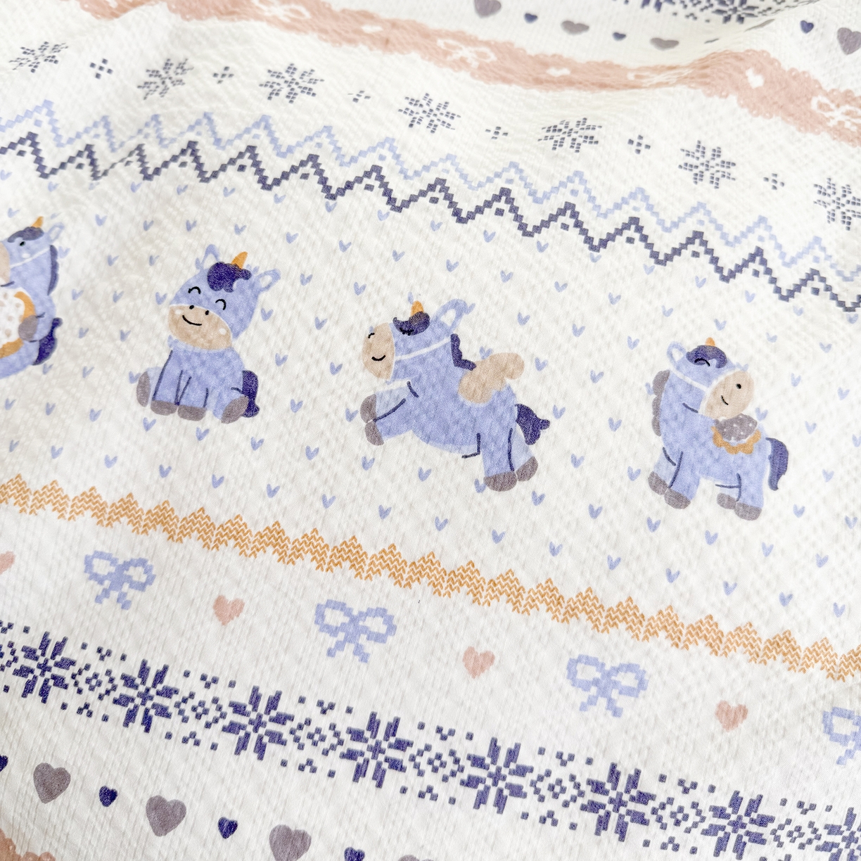 91家纺网 家纺一手货源 找家纺 悠米悠家 2026春夏新款高克重A类泡芙纱泡泡皱皱纱四件套 梦幻独角兽-床单款