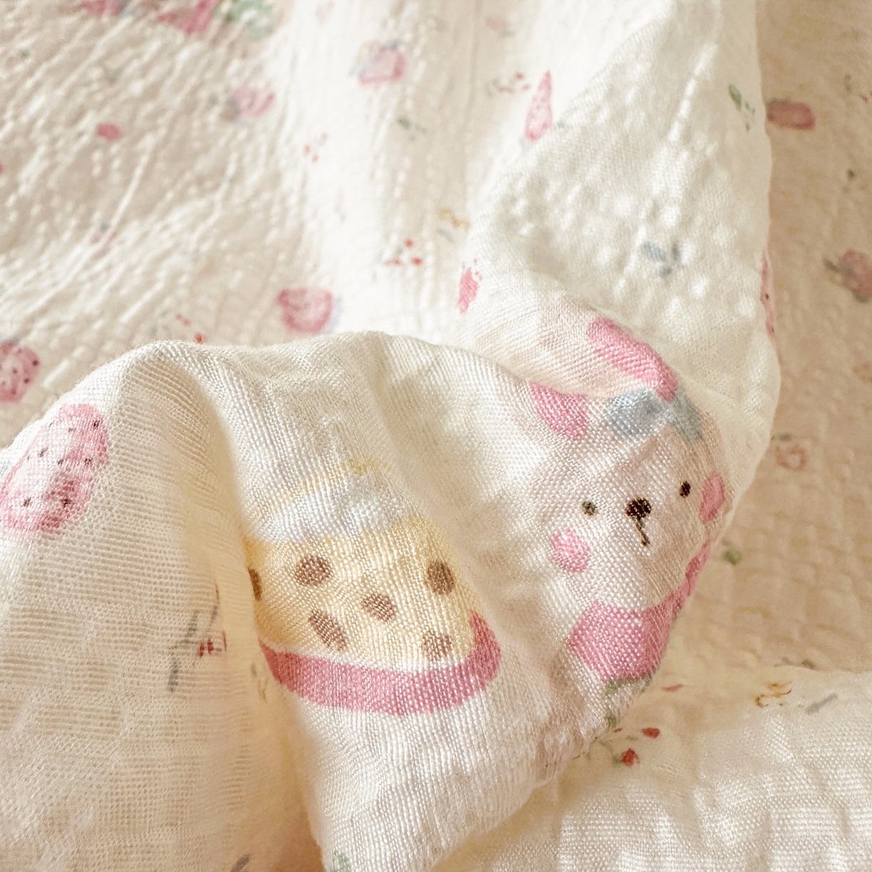 91家纺网 家纺一手货源 找家纺 富米莱（原臻工厂） 2026新款全新花边款泡芙双层纱夏凉被床盖床裙四件套 蕾丝花边-粉糖小兔