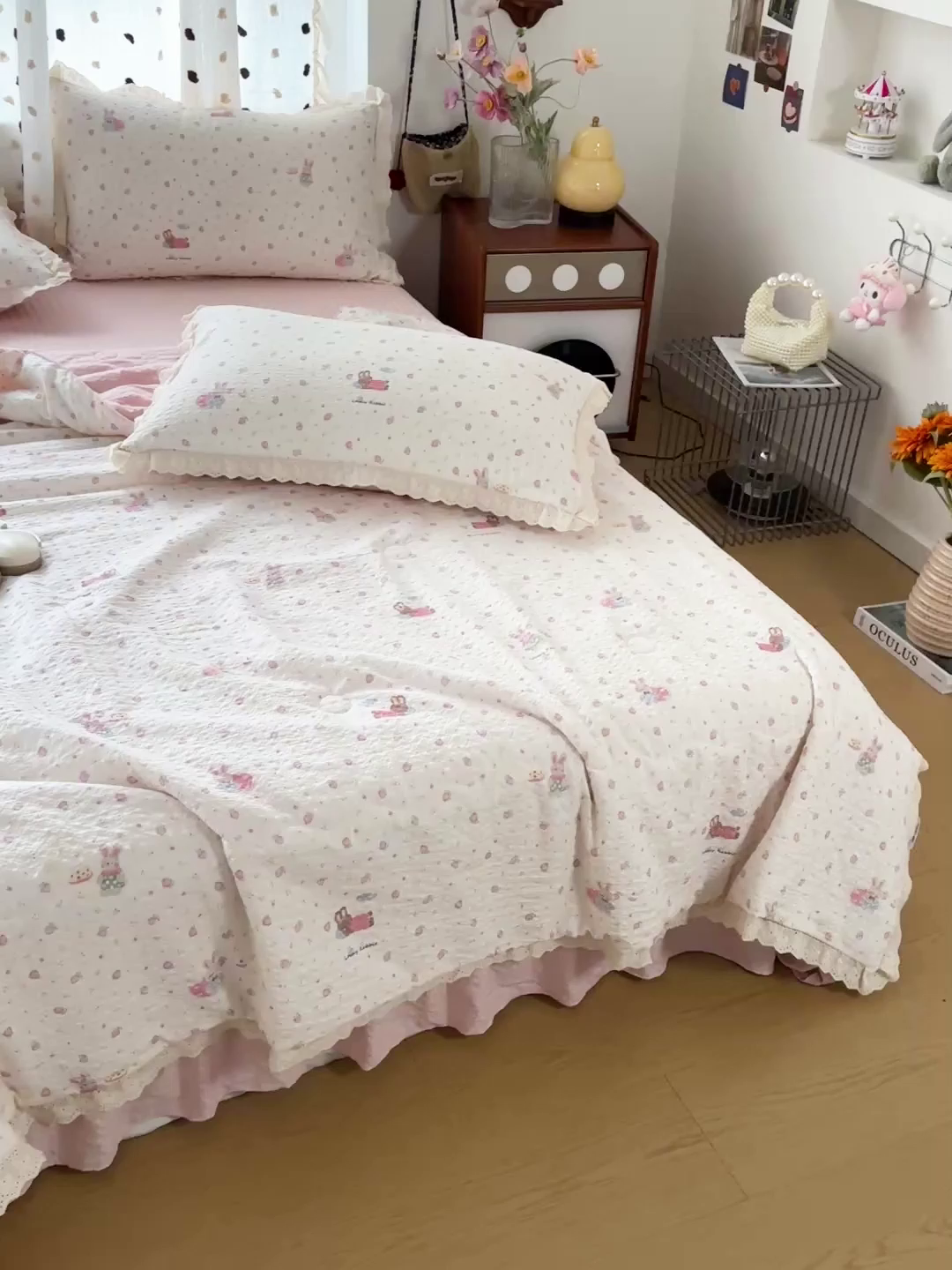 91家纺网 家纺一手货源 找家纺 富米莱（原臻工厂） 2026新款全新花边款泡芙双层纱夏凉被床盖床裙四件套 蕾丝花边-粉糖小兔