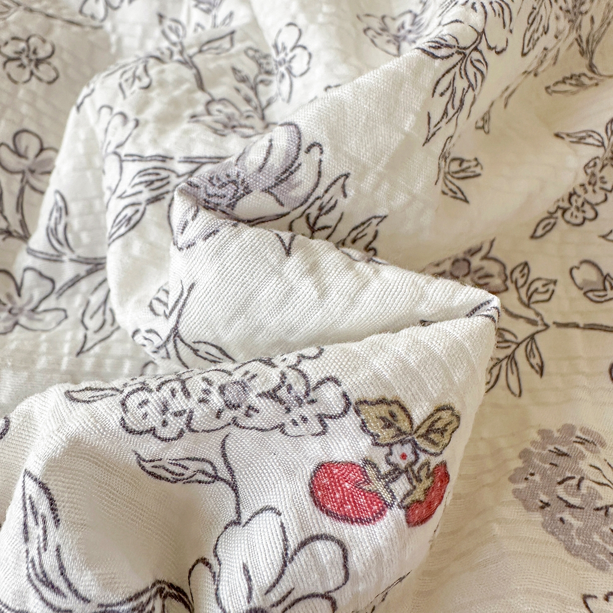 91家纺网 家纺一手货源 找家纺 富米莱（原臻工厂） 2026新款全新花边款泡芙双层纱夏凉被床盖床裙四件套 蕾丝花边-红豆生南国