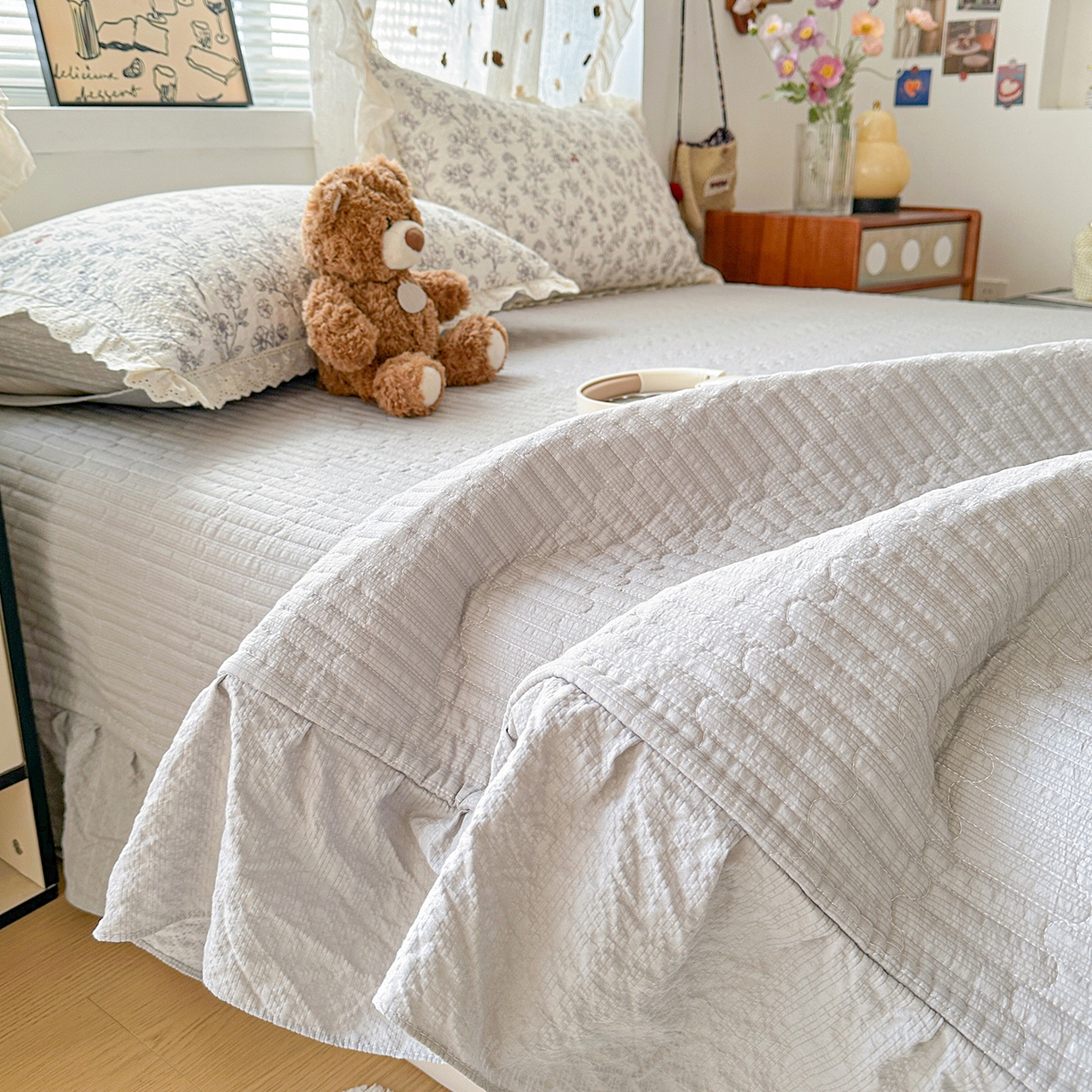 91家纺网 家纺一手货源 找家纺 富米莱（原臻工厂） 2026新款全新花边款泡芙双层纱夏凉被床盖床裙四件套 蕾丝花边-红豆生南国