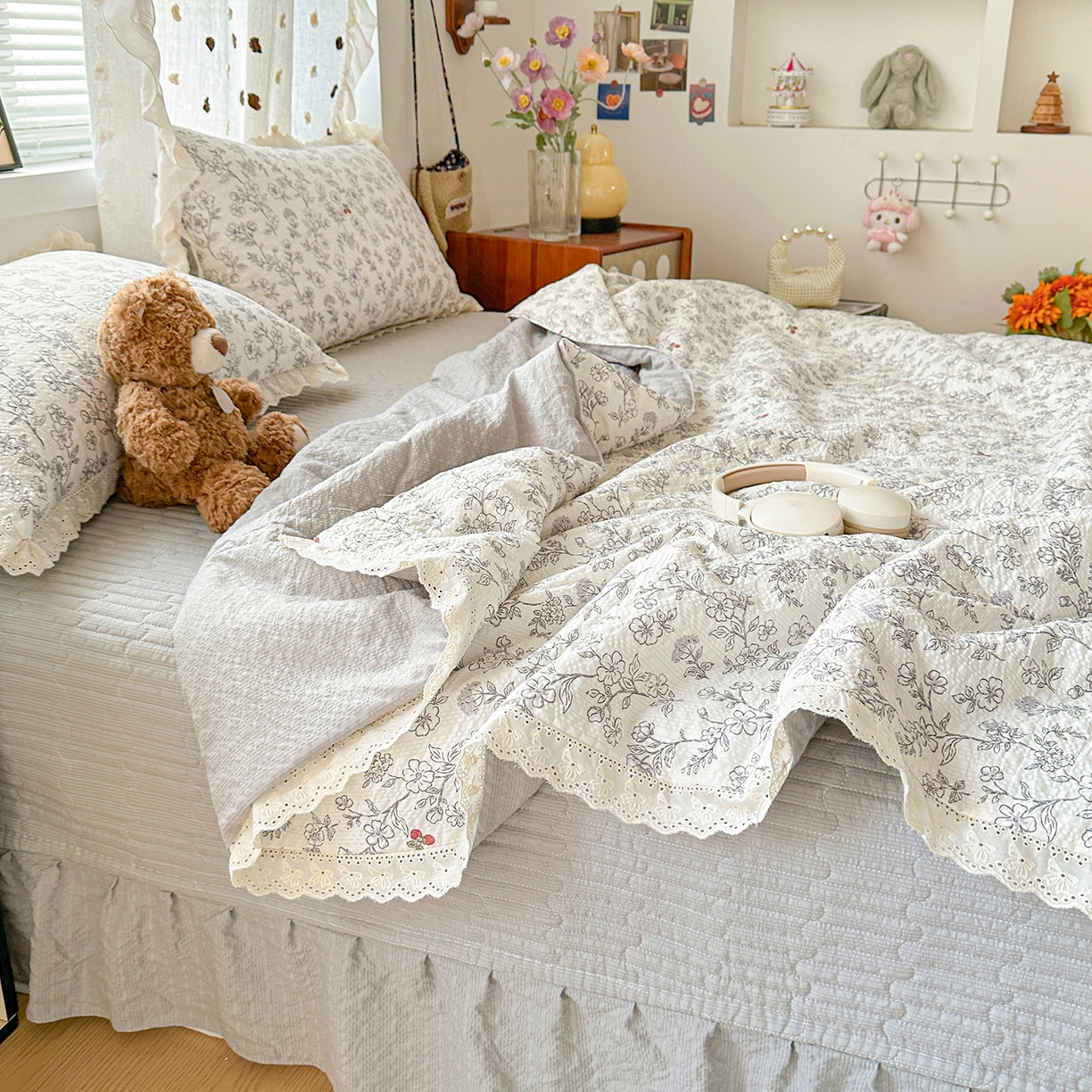 91家纺网 家纺一手货源 找家纺 富米莱（原臻工厂） 2026新款全新花边款泡芙双层纱夏凉被床盖床裙四件套 蕾丝花边-红豆生南国