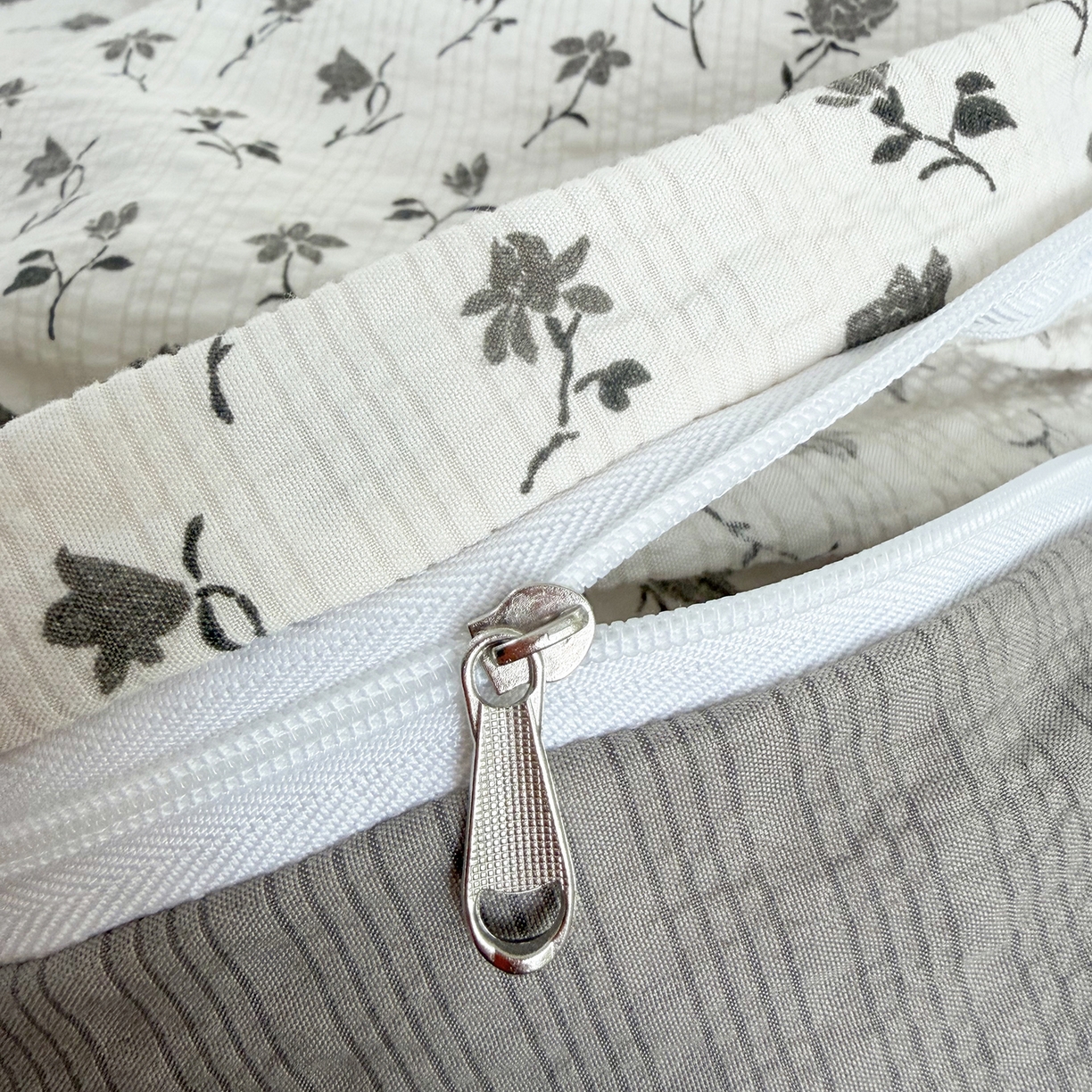 91家纺网 家纺一手货源 找家纺 悠米悠家 2026春夏新款高克重A类泡芙纱泡泡皱皱纱四件套 墨染春枝-蝶舞-床单款