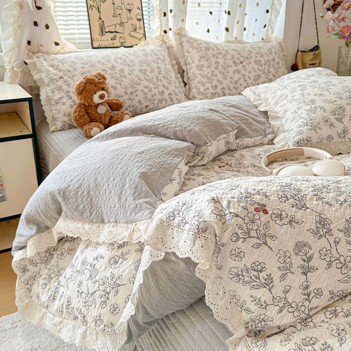 91家纺网 家纺一手货源 找家纺 富米莱（原臻工厂） 2026新款全新花边款泡芙双层纱夏凉被床盖床裙四件套 蕾丝花边-红豆生南国