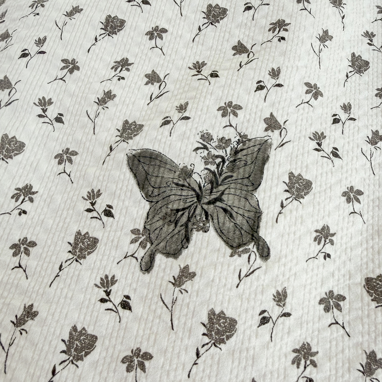 91家纺网 家纺一手货源 找家纺 悠米悠家 2026春夏新款高克重A类泡芙纱泡泡皱皱纱四件套 墨染春枝-蝶舞-床单款