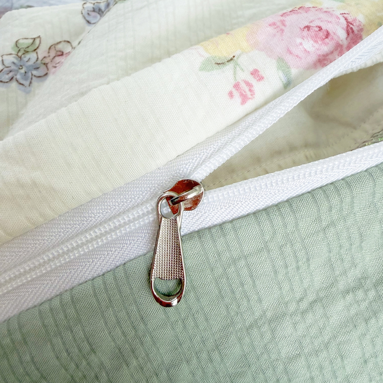 91家纺网 家纺一手货源 找家纺 悠米悠家 2026春夏新款高克重A类泡芙纱泡泡皱皱纱四件套 森林读书会-床单款