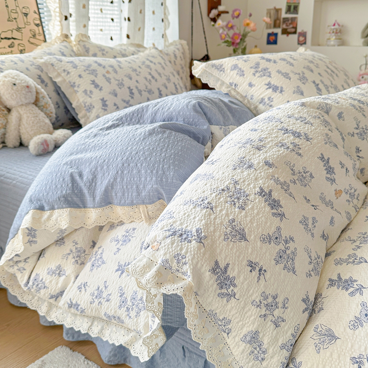 91家纺网 家纺一手货源 找家纺 富米莱（原臻工厂） 2026新款全新花边款泡芙双层纱夏凉被床盖床裙四件套 蕾丝花边-花屿蓝梦