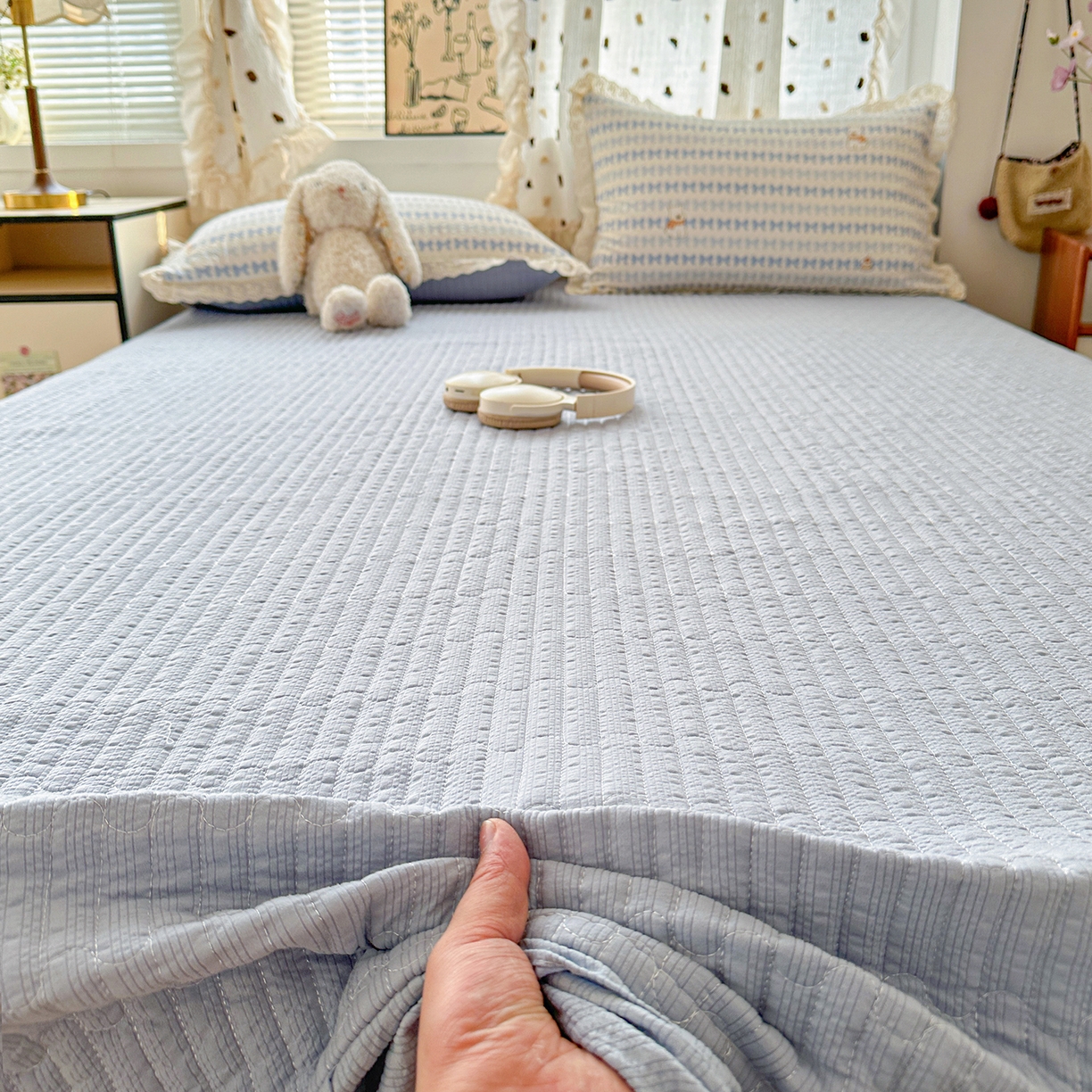 91家纺网 家纺一手货源 找家纺 富米莱（原臻工厂） 2026新款全新花边款泡芙双层纱夏凉被床盖床裙四件套 蕾丝花边-蓝蝴蝶结熊