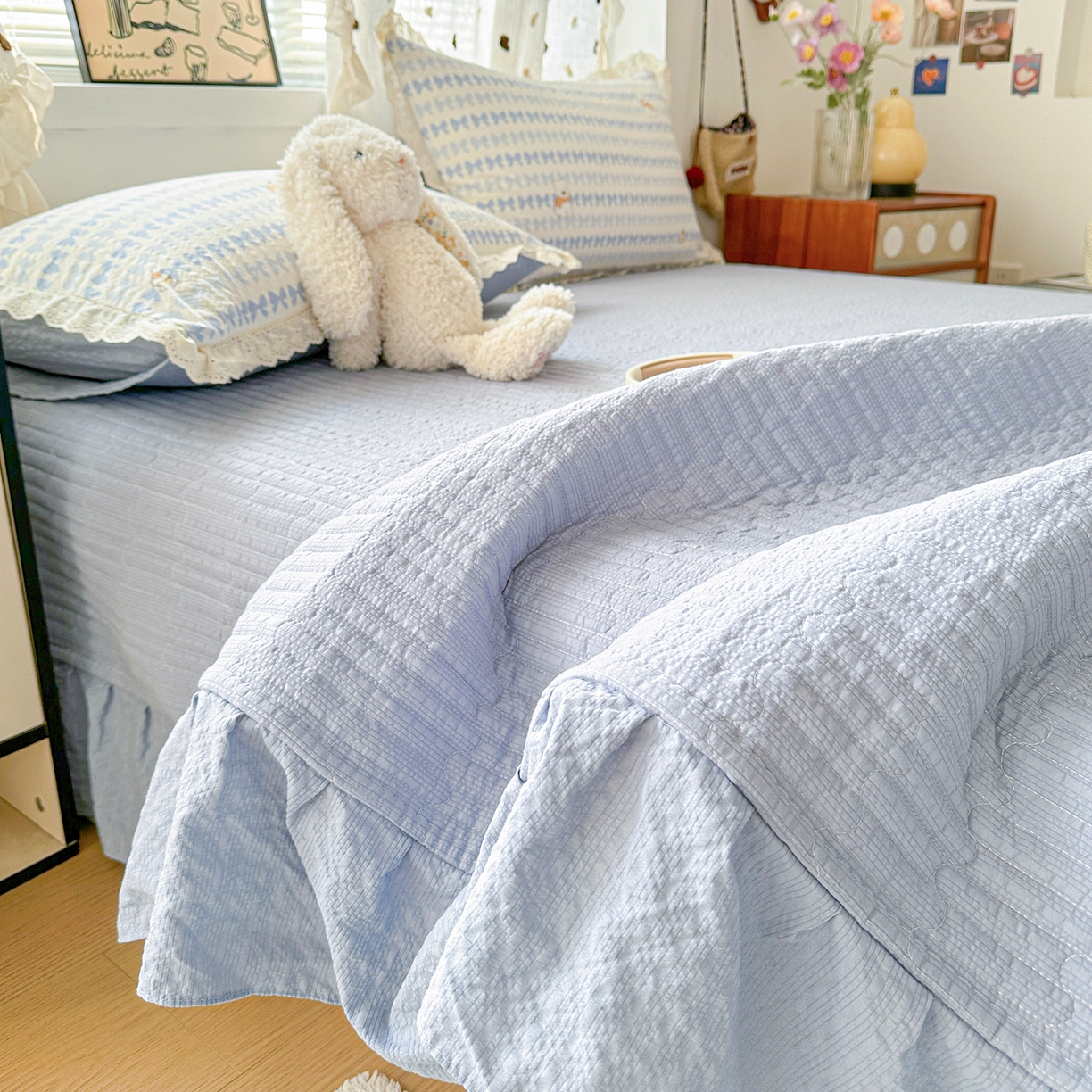 91家纺网 家纺一手货源 找家纺 富米莱（原臻工厂） 2026新款全新花边款泡芙双层纱夏凉被床盖床裙四件套 蕾丝花边-蓝蝴蝶结熊