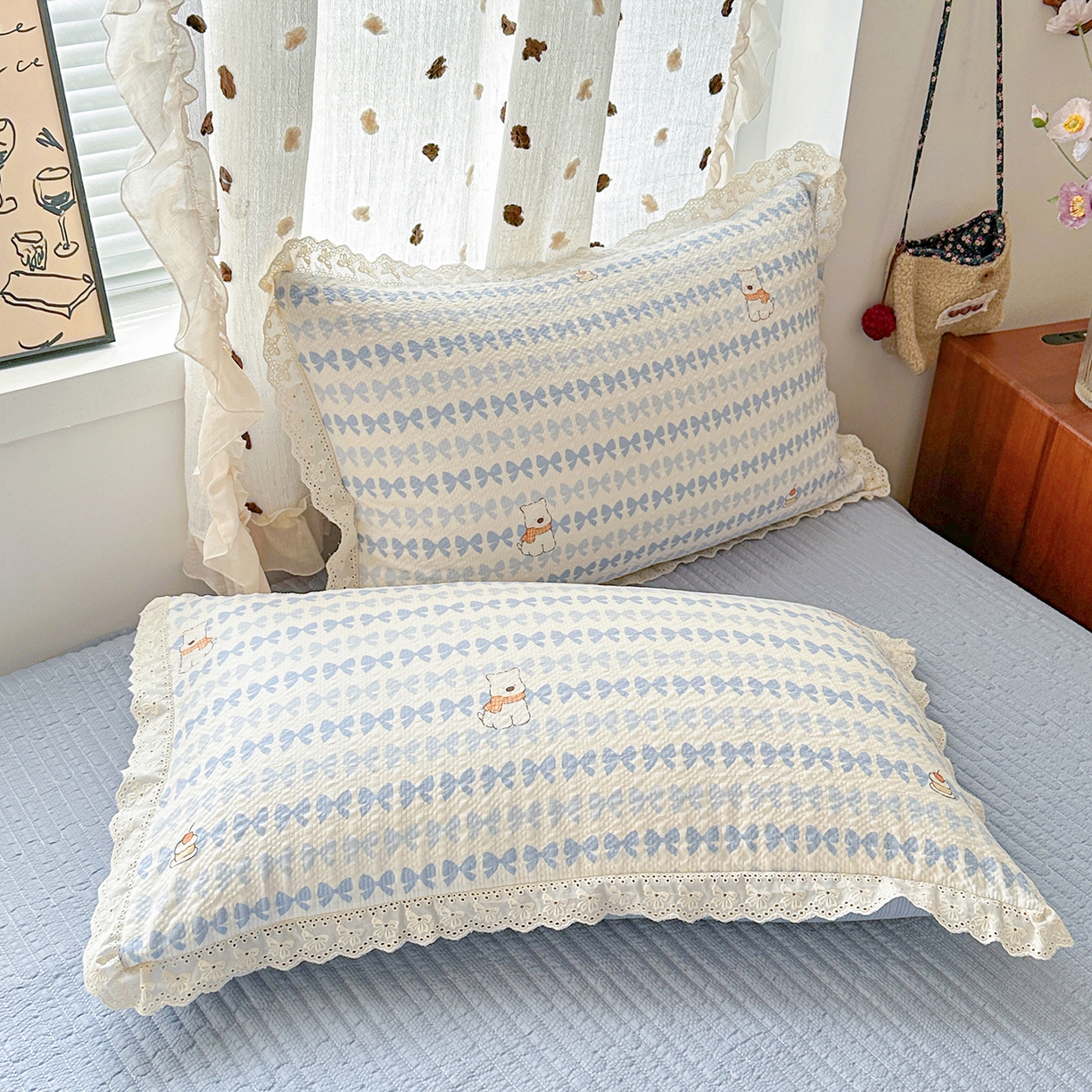 91家纺网 家纺一手货源 找家纺 富米莱（原臻工厂） 2026新款全新花边款泡芙双层纱夏凉被床盖床裙四件套 蕾丝花边-蓝蝴蝶结熊