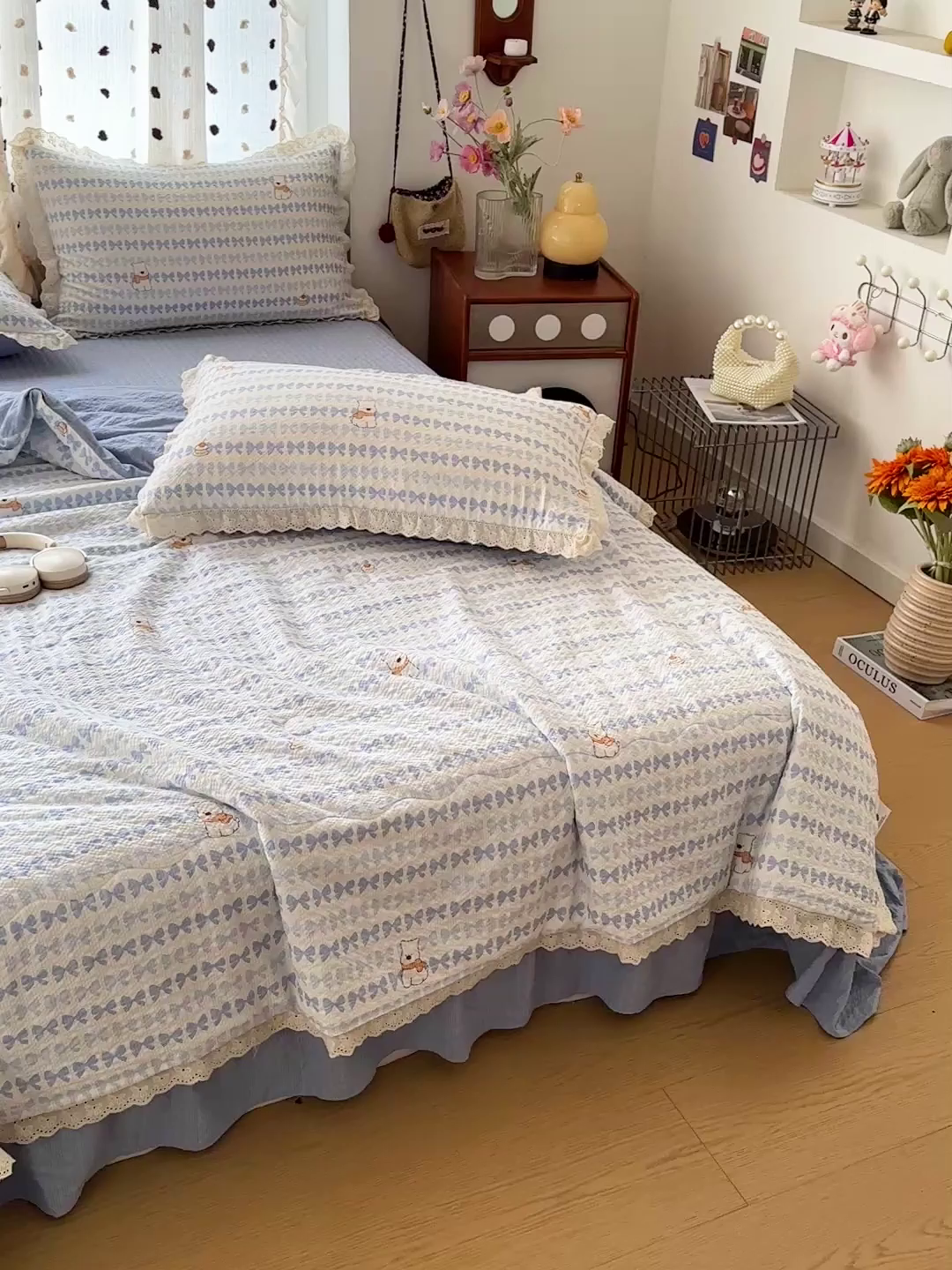 91家纺网 家纺一手货源 找家纺 富米莱（原臻工厂） 2026新款全新花边款泡芙双层纱夏凉被床盖床裙四件套 蕾丝花边-蓝蝴蝶结熊