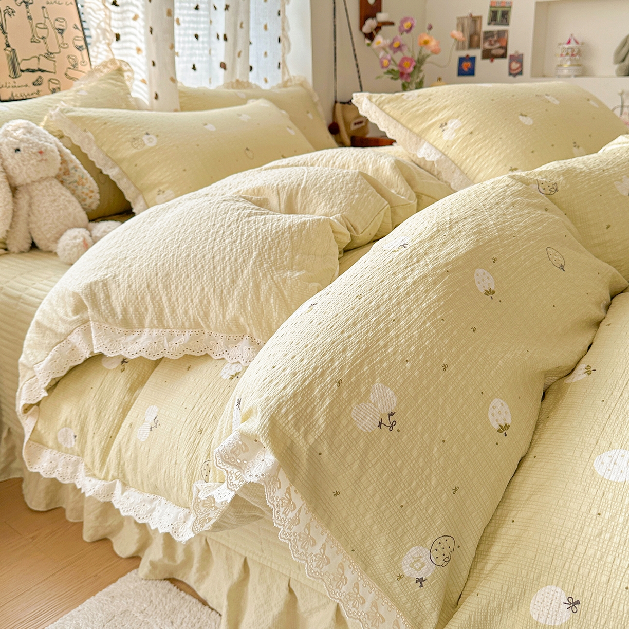 91家纺网 家纺一手货源 找家纺 富米莱（原臻工厂） 2026新款全新花边款泡芙双层纱夏凉被床盖床裙四件套 蕾丝花边-奶黄草莓