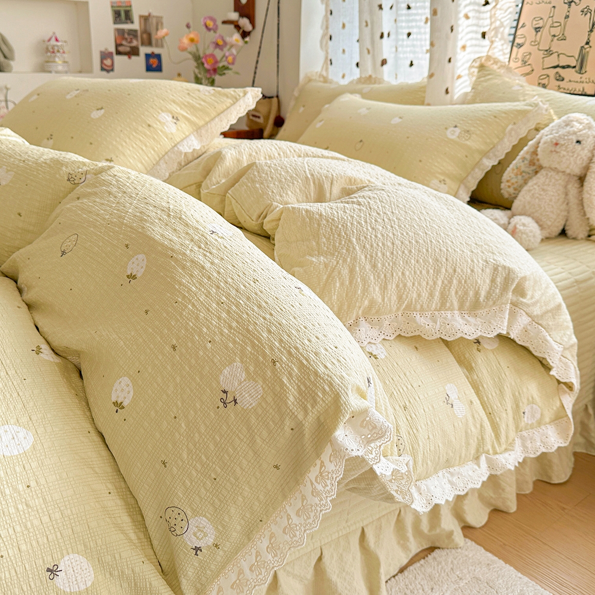 91家纺网 家纺一手货源 找家纺 富米莱（原臻工厂） 2026新款全新花边款泡芙双层纱夏凉被床盖床裙四件套 蕾丝花边-奶黄草莓