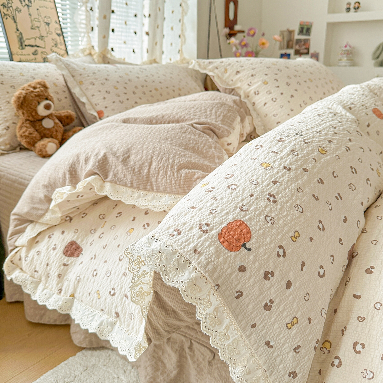 91家纺网 家纺一手货源 找家纺 富米莱（原臻工厂） 2026新款全新花边款泡芙双层纱夏凉被床盖床裙四件套 蕾丝花边-南瓜奶豹