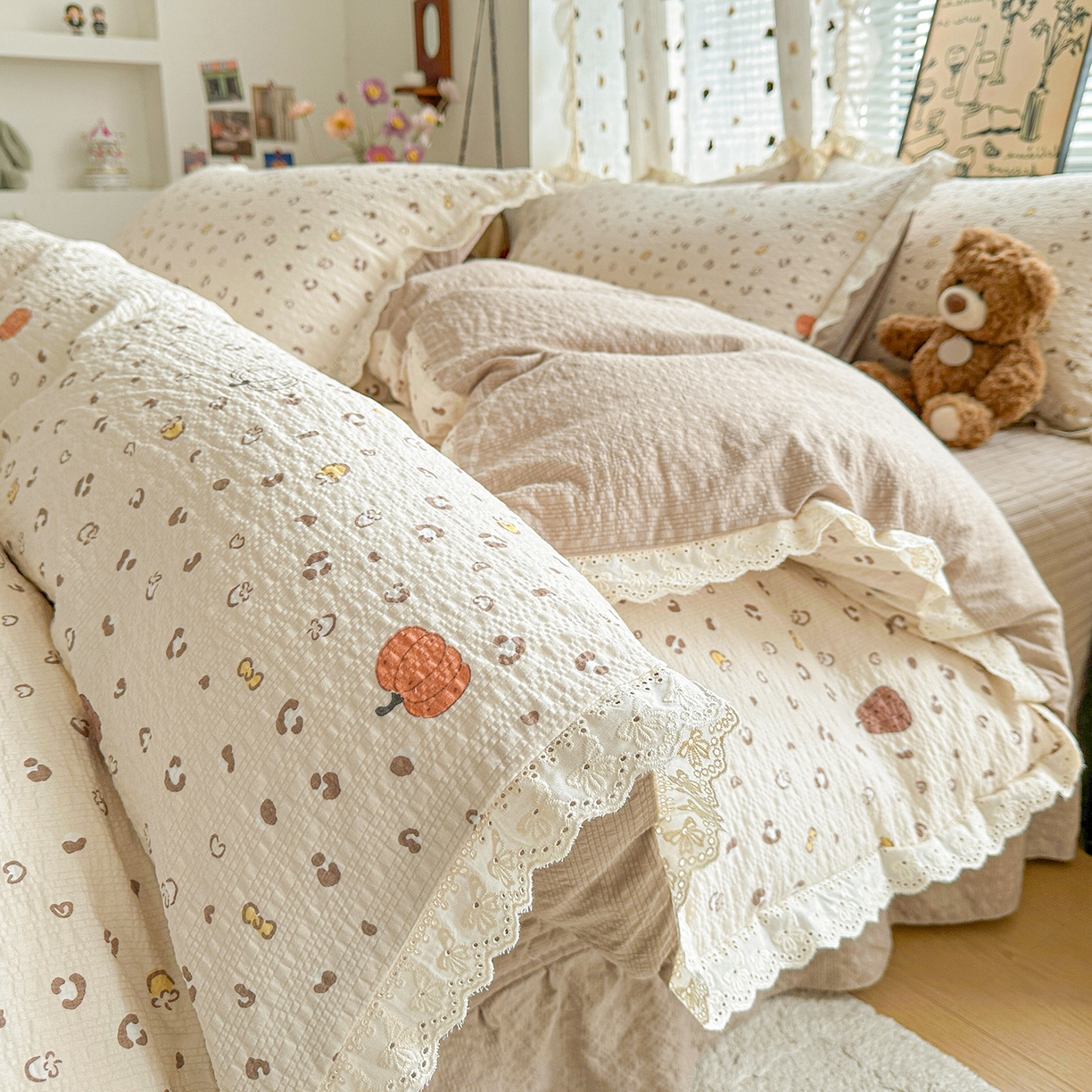 91家纺网 家纺一手货源 找家纺 富米莱（原臻工厂） 2026新款全新花边款泡芙双层纱夏凉被床盖床裙四件套 蕾丝花边-南瓜奶豹