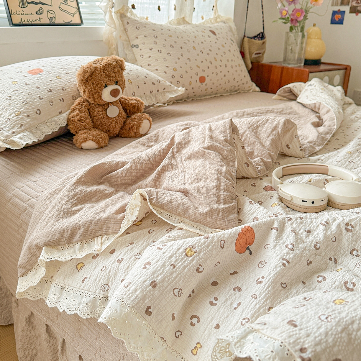 91家纺网 家纺一手货源 找家纺 富米莱（原臻工厂） 2026新款全新花边款泡芙双层纱夏凉被床盖床裙四件套 蕾丝花边-南瓜奶豹