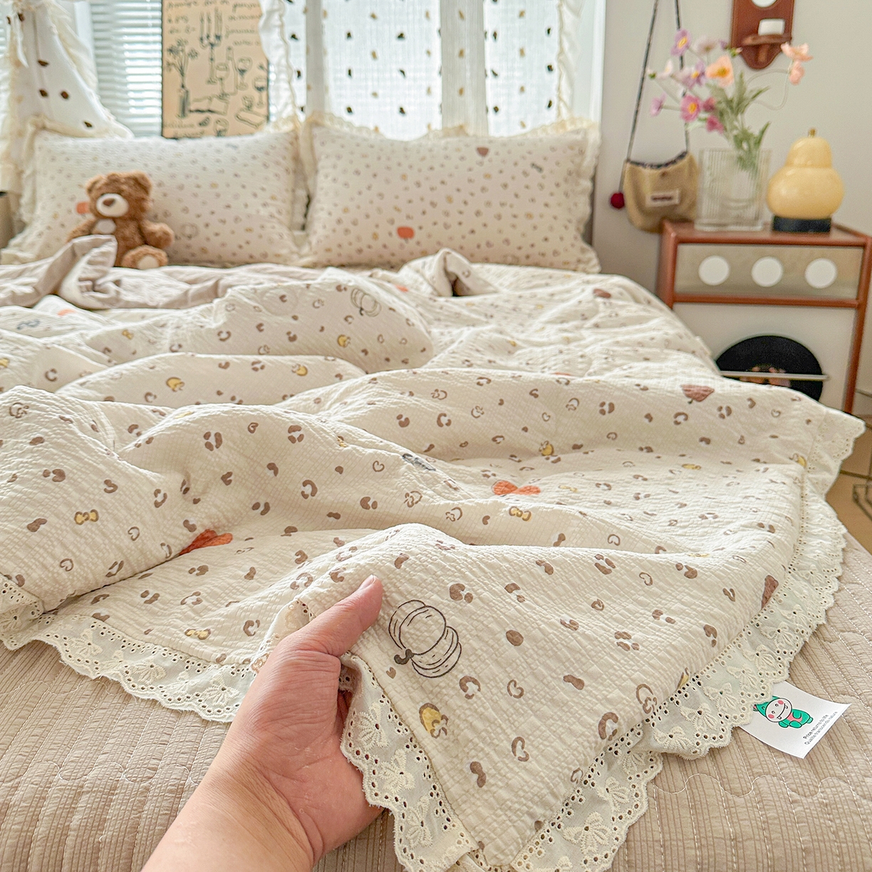 91家纺网 家纺一手货源 找家纺 富米莱（原臻工厂） 2026新款全新花边款泡芙双层纱夏凉被床盖床裙四件套 蕾丝花边-南瓜奶豹