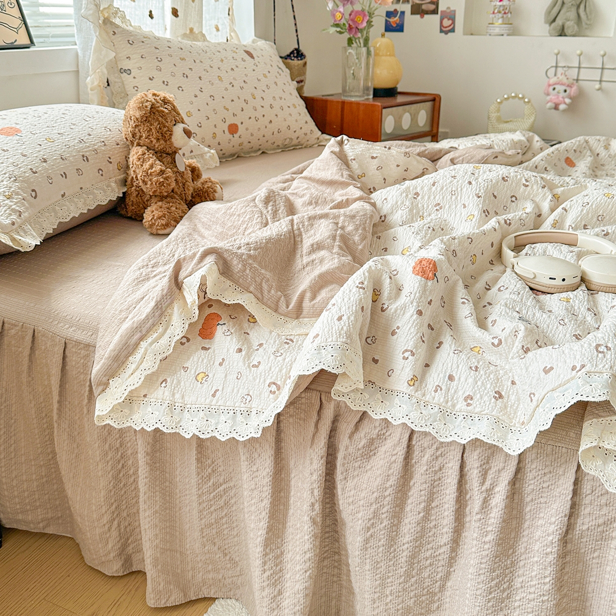 91家纺网 家纺一手货源 找家纺 富米莱（原臻工厂） 2026新款全新花边款泡芙双层纱夏凉被床盖床裙四件套 蕾丝花边-南瓜奶豹