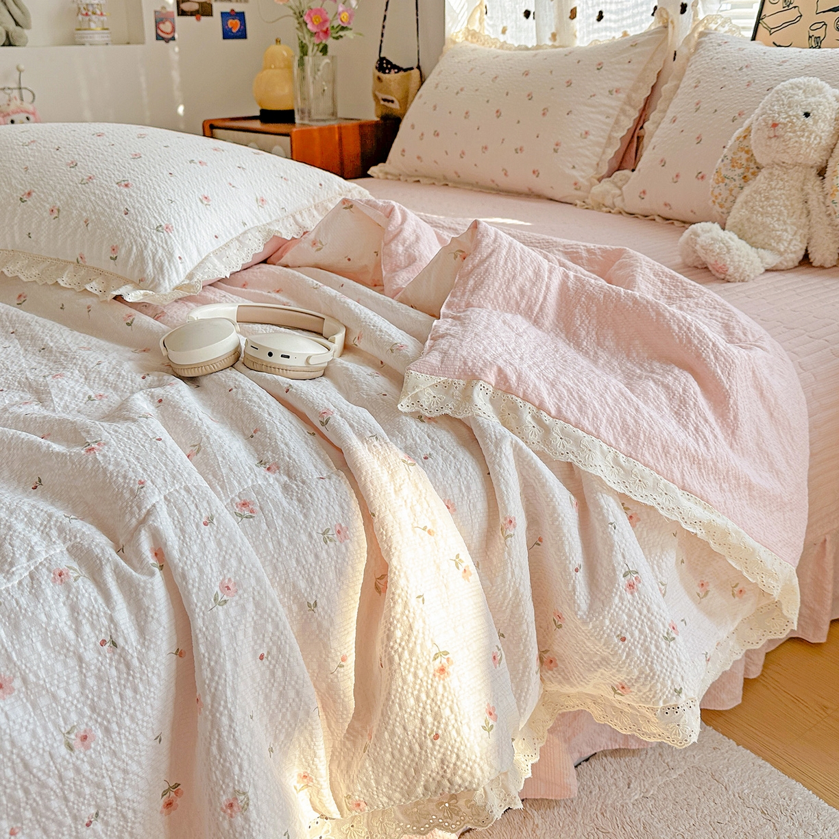 91家纺网 家纺一手货源 找家纺 富米莱（原臻工厂） 2026新款全新花边款泡芙双层纱夏凉被床盖床裙四件套 蕾丝花边-小粉花