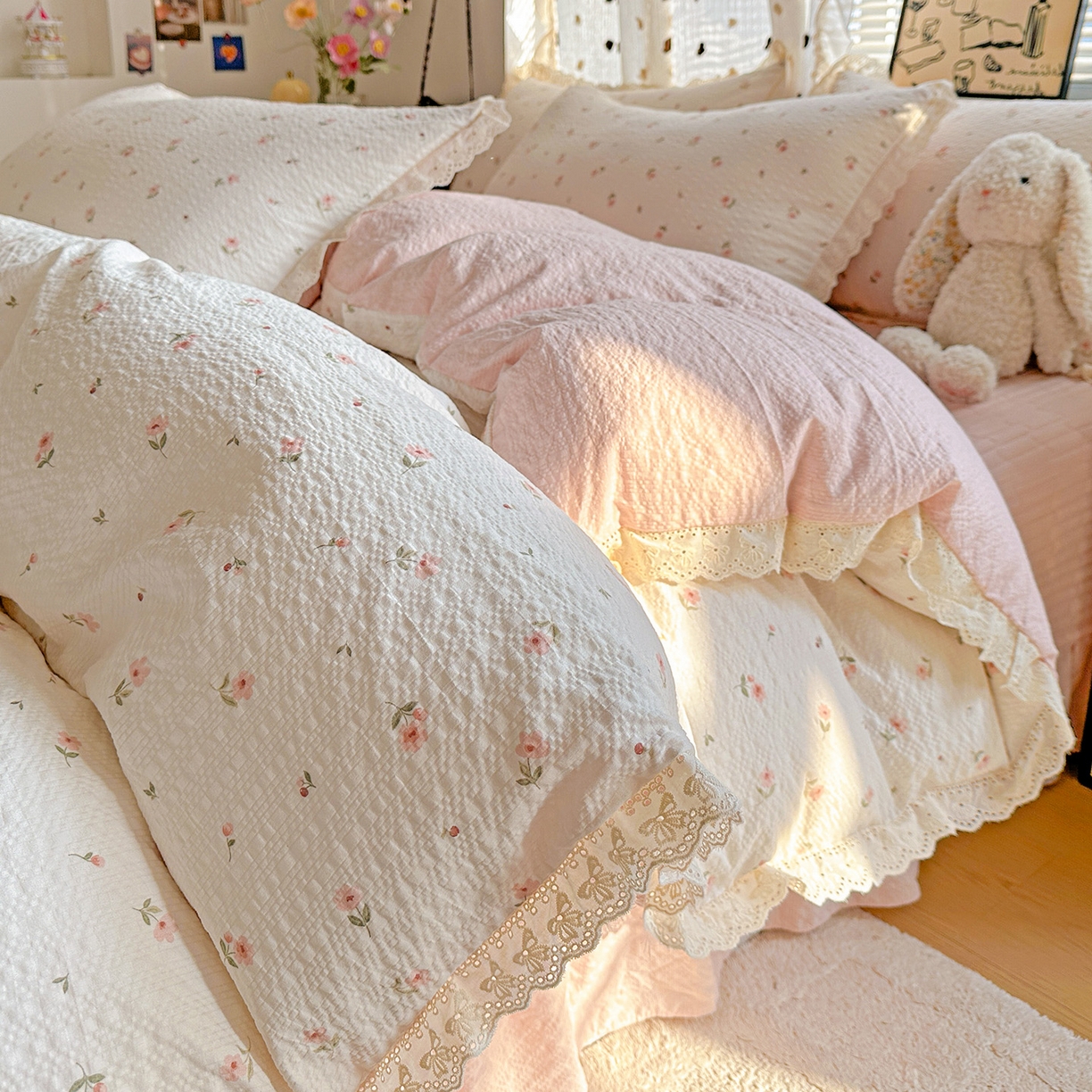 91家纺网 家纺一手货源 找家纺 富米莱（原臻工厂） 2026新款全新花边款泡芙双层纱夏凉被床盖床裙四件套 蕾丝花边-小粉花