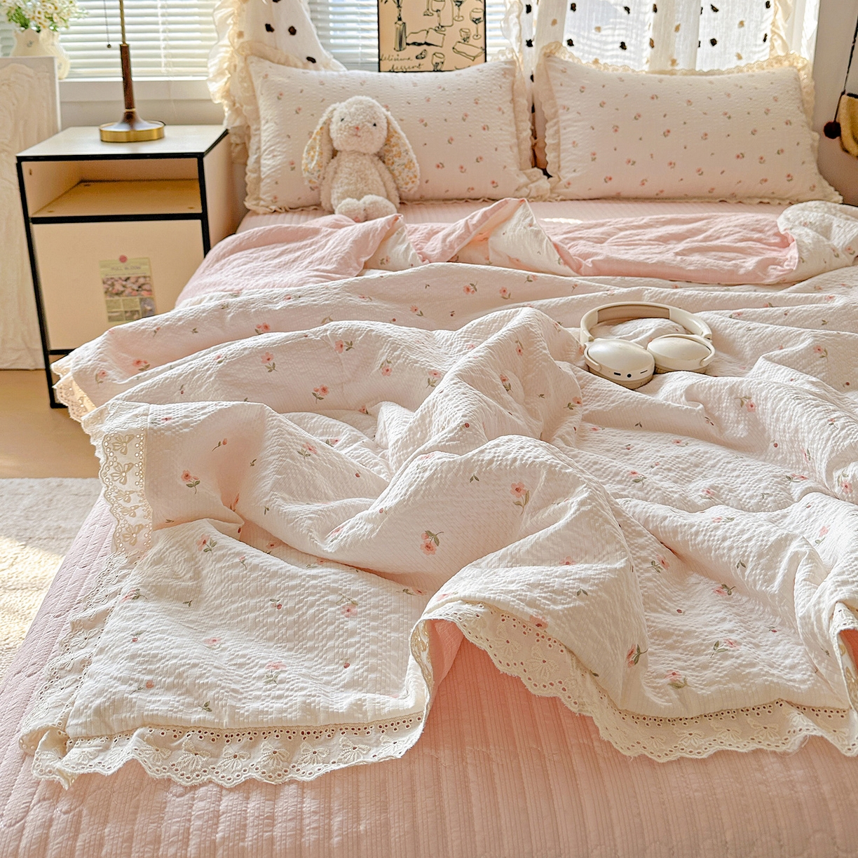 91家纺网 家纺一手货源 找家纺 富米莱（原臻工厂） 2026新款全新花边款泡芙双层纱夏凉被床盖床裙四件套 蕾丝花边-小粉花