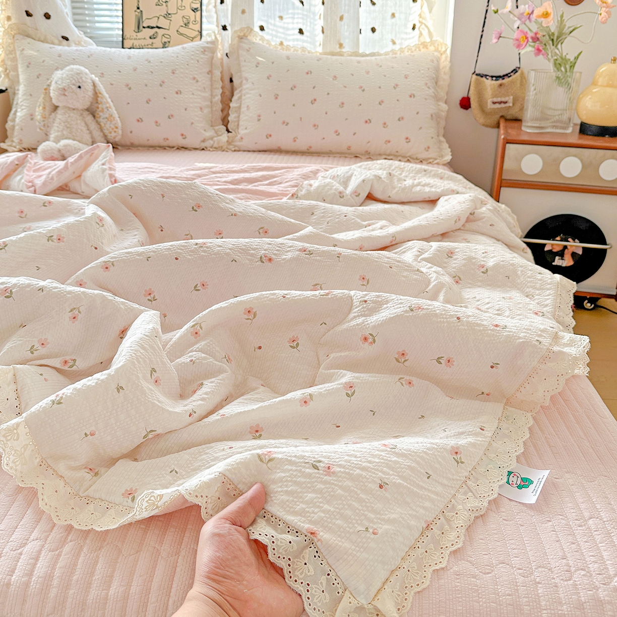 91家纺网 家纺一手货源 找家纺 富米莱（原臻工厂） 2026新款全新花边款泡芙双层纱夏凉被床盖床裙四件套 蕾丝花边-小粉花