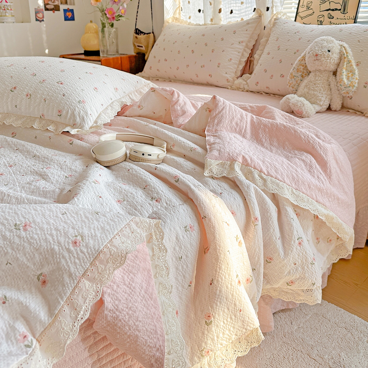 91家纺网 家纺一手货源 找家纺 富米莱（原臻工厂） 2026新款全新花边款泡芙双层纱夏凉被床盖床裙四件套 蕾丝花边-小粉花