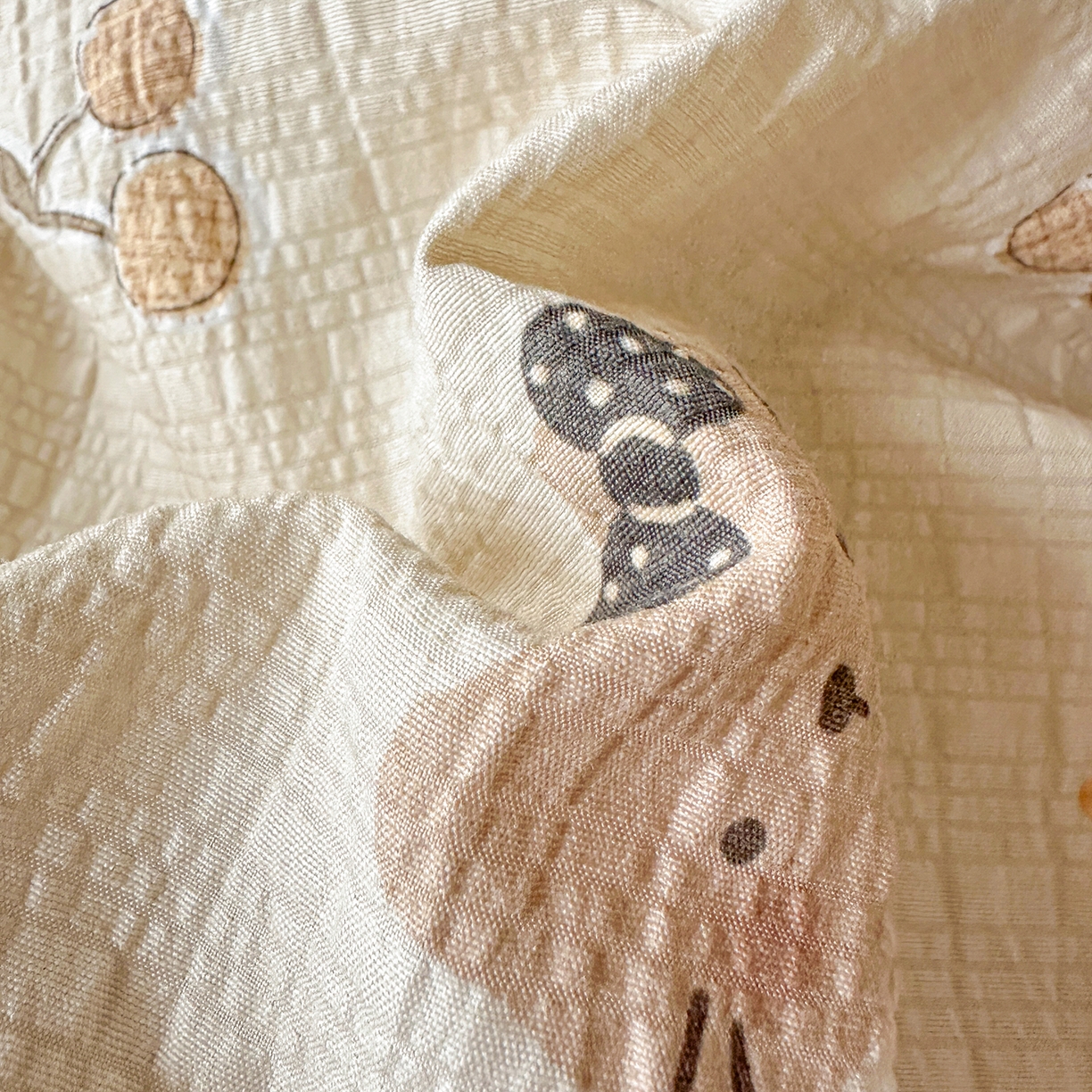 91家纺网 家纺一手货源 找家纺 富米莱（原臻工厂） 2026新款全新花边款泡芙双层纱夏凉被床盖床裙四件套 蕾丝花边-樱桃小猫