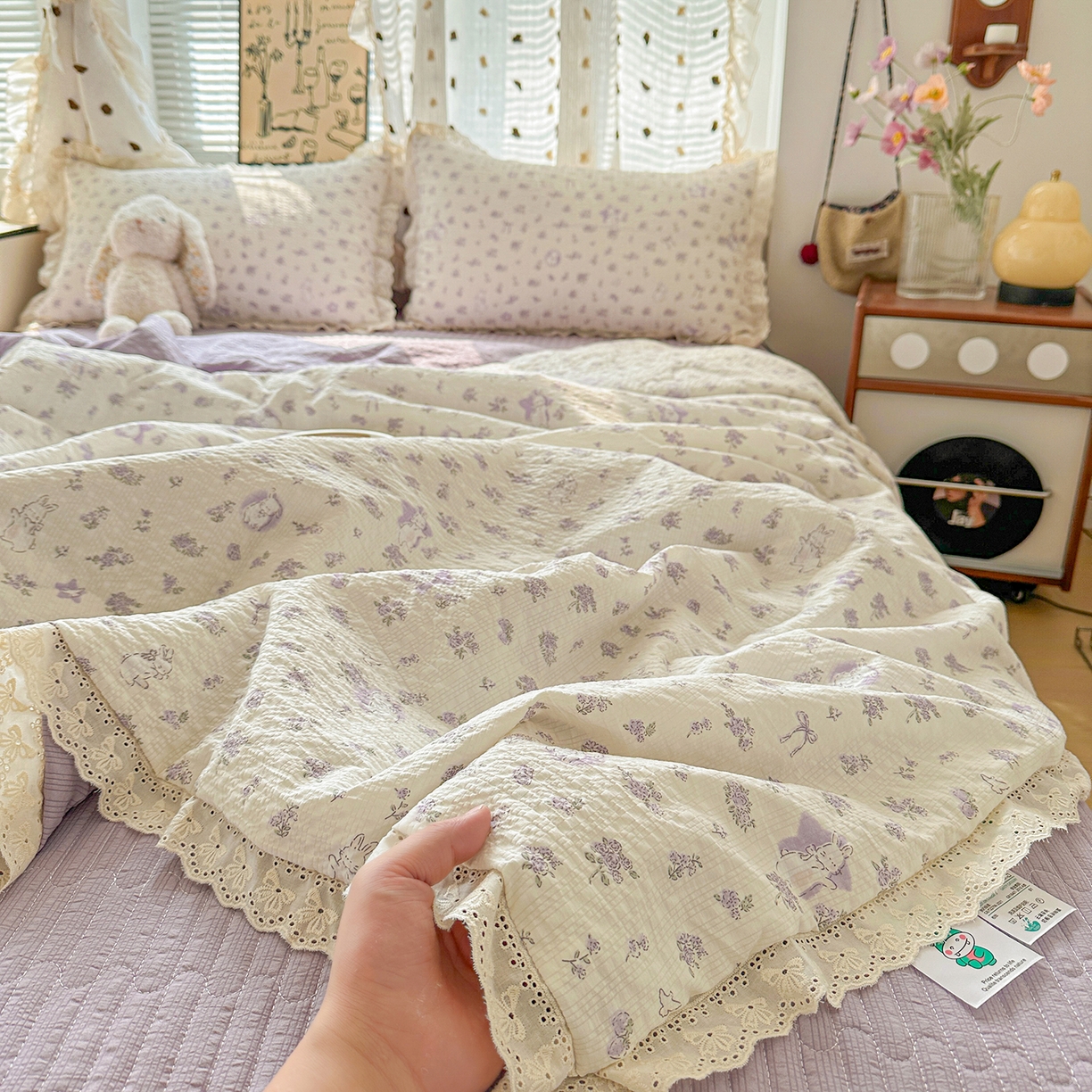 91家纺网 家纺一手货源 找家纺 富米莱（原臻工厂） 2026新款全新花边款泡芙双层纱夏凉被床盖床裙四件套 蕾丝花边-紫雾小兔