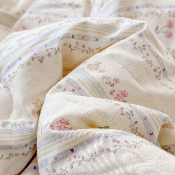 91家纺网 家纺一手货源 找家纺 梦依依 2026新款A类全棉豆豆绒大豆被冬被春秋被豆豆被子被芯 花季时光