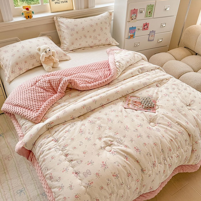 91家纺网 家纺一手货源 找家纺 梦依依 2026新款A类全棉豆豆绒大豆被冬被春秋被豆豆被子被芯 萝莉兔