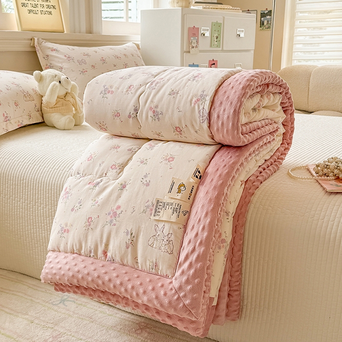 91家纺网 家纺一手货源 找家纺 梦依依 2026新款A类全棉豆豆绒大豆被冬被春秋被豆豆被子被芯 萝莉兔