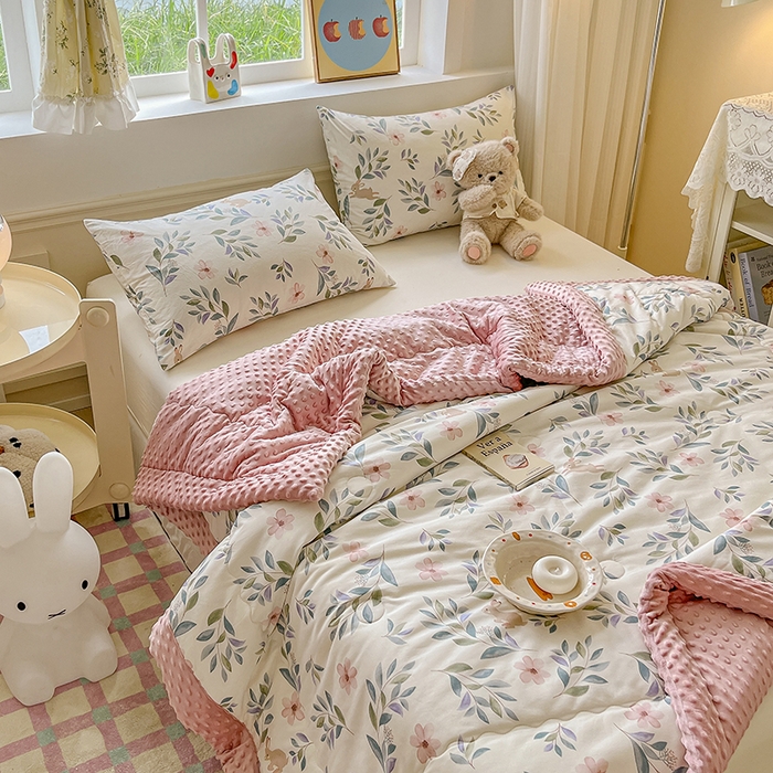 91家纺网 家纺一手货源 找家纺 梦依依 2026新款A类全棉豆豆绒大豆被冬被春秋被豆豆被子被芯 轻纱漫舞