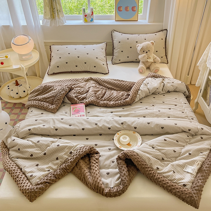 91家纺网 家纺一手货源 找家纺 梦依依 2026新款A类全棉豆豆绒大豆被冬被春秋被豆豆被子被芯 守护爱心