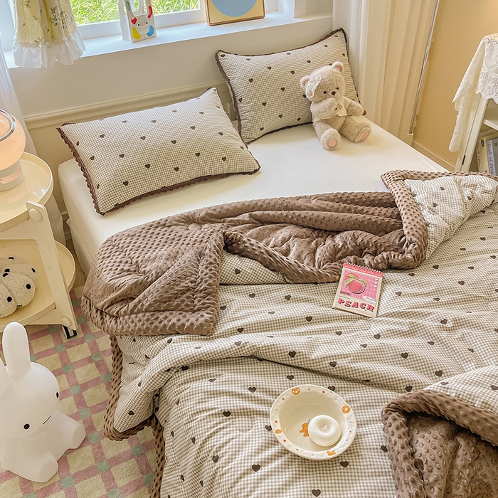 91家纺网 家纺一手货源 找家纺 梦依依 2026新款A类全棉豆豆绒大豆被冬被春秋被豆豆被子被芯 守护爱心