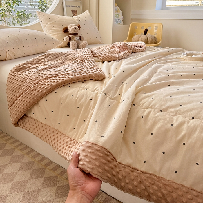 91家纺网 家纺一手货源 找家纺 梦依依 2026新款A类全棉豆豆绒大豆被冬被春秋被豆豆被子被芯 小黑点点-米