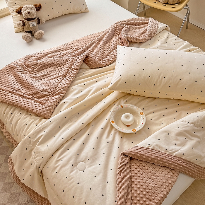 91家纺网 家纺一手货源 找家纺 梦依依 2026新款A类全棉豆豆绒大豆被冬被春秋被豆豆被子被芯 小黑点点-米