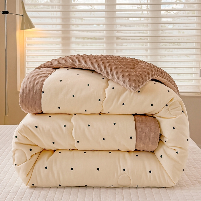 91家纺网 家纺一手货源 找家纺 梦依依 2026新款A类全棉豆豆绒大豆被冬被春秋被豆豆被子被芯 小黑点点-米