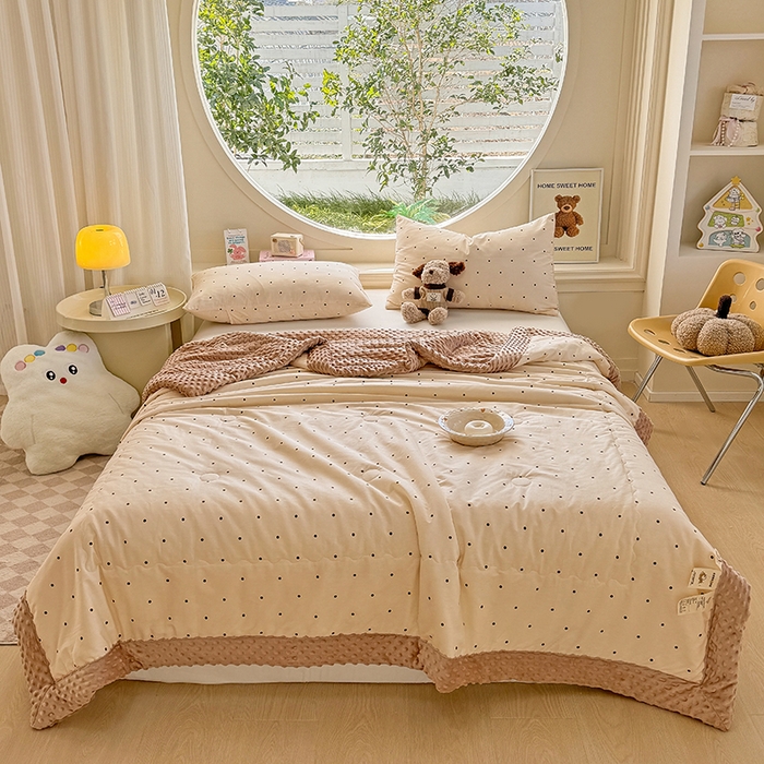 91家纺网 家纺一手货源 找家纺 梦依依 2026新款A类全棉豆豆绒大豆被冬被春秋被豆豆被子被芯 小黑点点-米